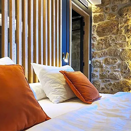 Pou Hotel